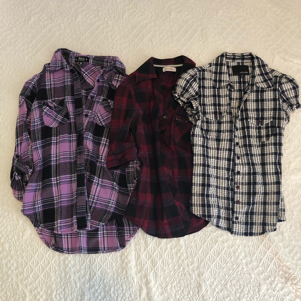 Bundle of 3 button up shirts